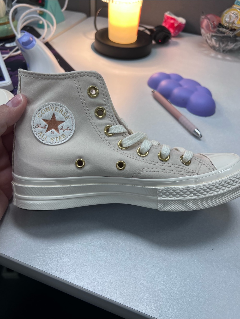 #819 Converse Chuck 70 Metallic Patch Light Dune Gold High Top W5 NIB - Picture 4 of 9